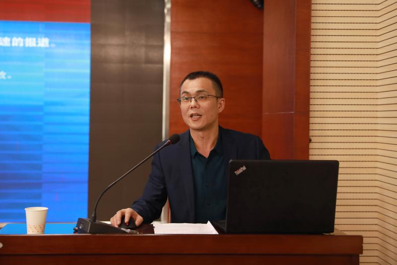 办公室主任曾志刚讲授〈信息稿件的写作方法〉.JPG