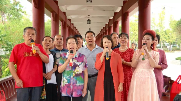 建国70周年《你我见证》系列报道： 群众娱乐方式看变化.png