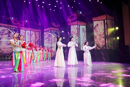 3花鼓戏表演唱：《洗菜心》《瓜子红》《放风筝》 肖晨威 摄.jpg