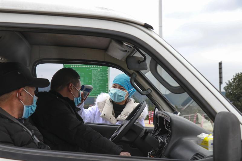 8、怀化市摄影家协会《路过必检》摄影.jpg