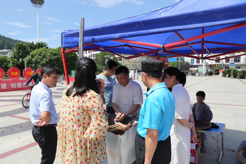 看江师傅制茶.JPG