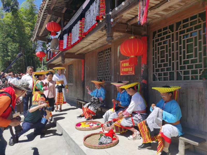 坊外花瑶挑花.jpg