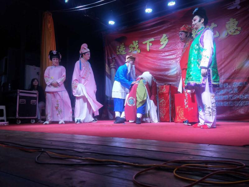 青年演员和学员担任该剧主演.png