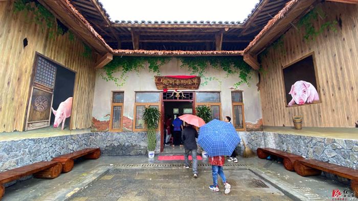 “十一”黄金周八面山烤全羊变身“网红”引来八方客3.png