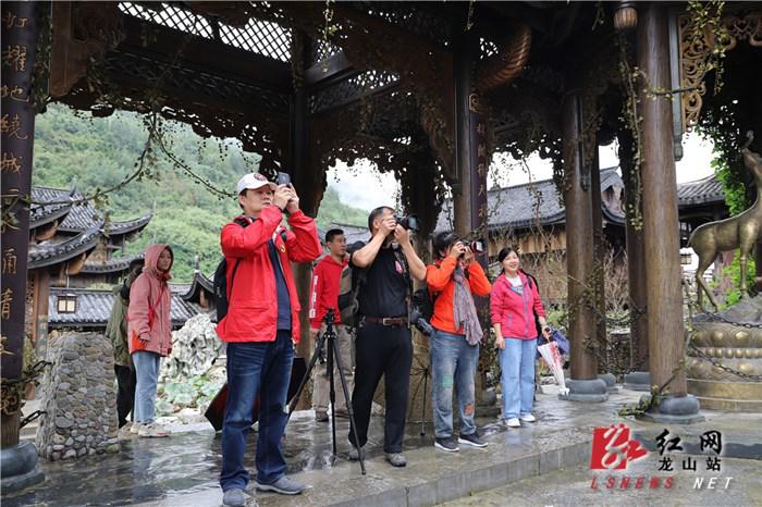 “十一”黄金周：惹巴拉景区迎来乡村游高峰2.png