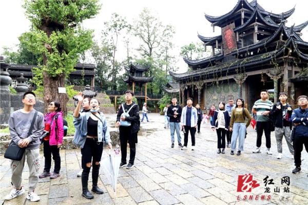 “十一”黄金周：惹巴拉景区迎来乡村游高峰1.png