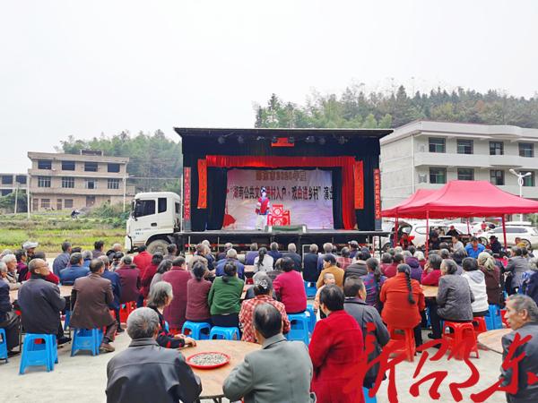 堡面前乡新发村：全村老人欢聚一堂共庆重阳1.jpg