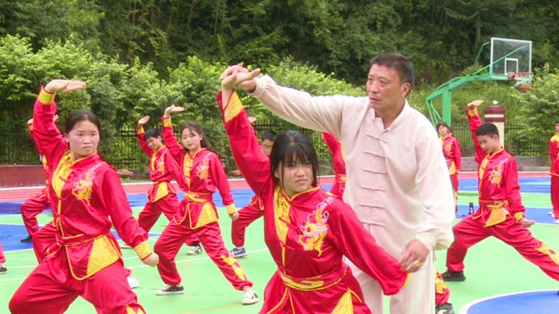中湘刘氏武术进校园显活力2.jpg