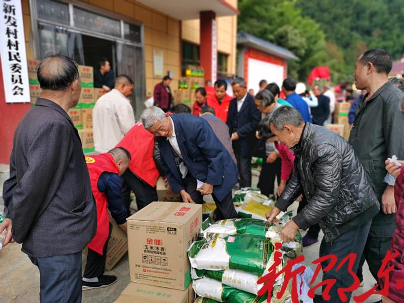 堡面前乡新发村：全村老人欢聚一堂共庆重阳2.jpg