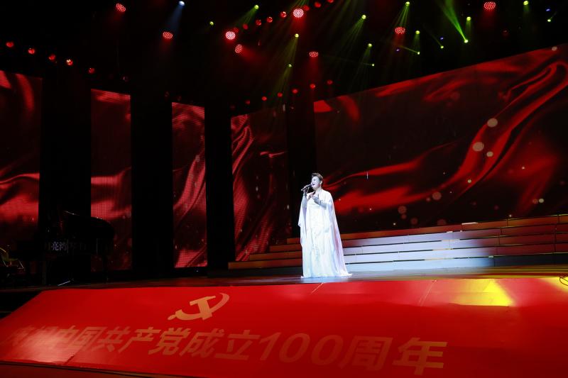 女省独唱《不忘初心》表演嘉宾：斯柳清.JPG