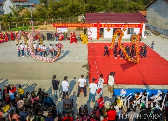 云湖街道：演节目、看直播  干群喜庆党的二十大召开