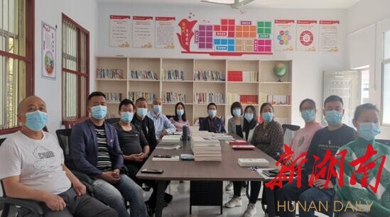 云湖街道：演节目、看直播  干群喜庆党的二十大召开