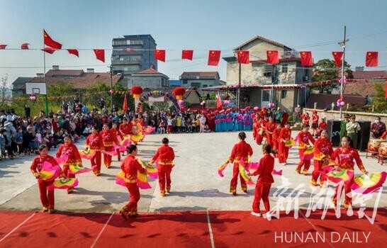 云湖街道：演节目、看直播  干群喜庆党的二十大召开