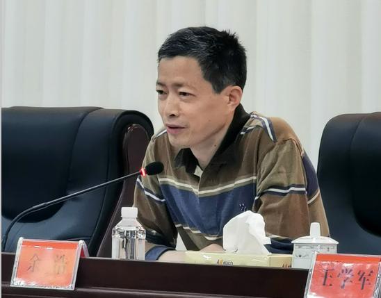 余浩作了动员讲话,他指出,工作评议是宪法和法律赋予各级人大及其