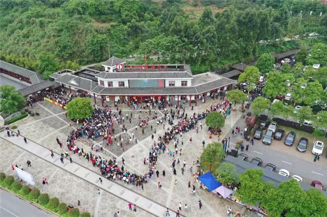 自助售票厅,咨询服务室,投诉室,导游司乘人员休息厅,游客集散广场等