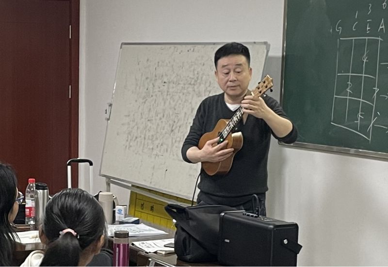 记尤克里里班陈永清老师的第一堂课